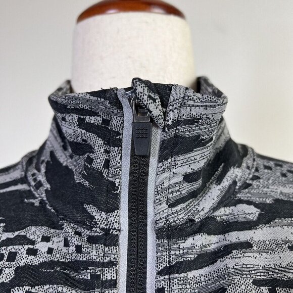Title Nine Daily Decathlon Full Zip Jacket Women's Large Grey Camo Running Gym - Picture 16 of 16